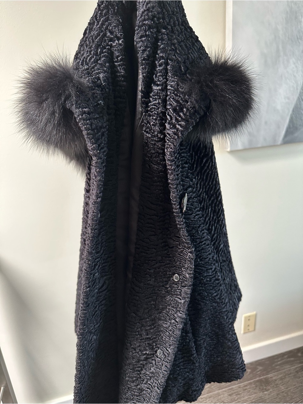 Neiman Marcus Black Textured Cape with Faux-Fur Collar - Picture 5 of 7